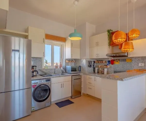Sunny 2 Bedroom + Private Roof Terrace Lagoon View Gurdaka