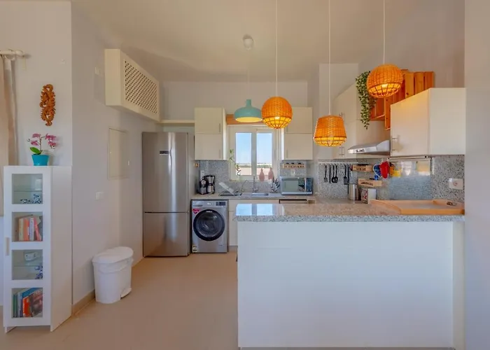 Sunny 2 Bedroom + Private Roof Terrace Lagoon View Apartman Gurdaka