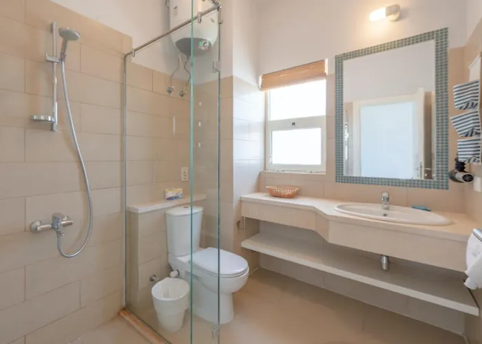Sunny 2 Bedroom + Private Roof Terrace Lagoon View Gurdaka