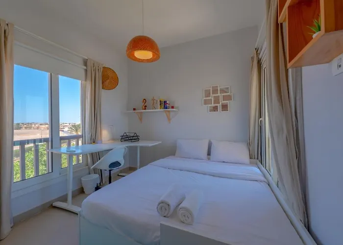 Sunny 2 Bedroom + Private Roof Terrace Lagoon View * Gurdaka