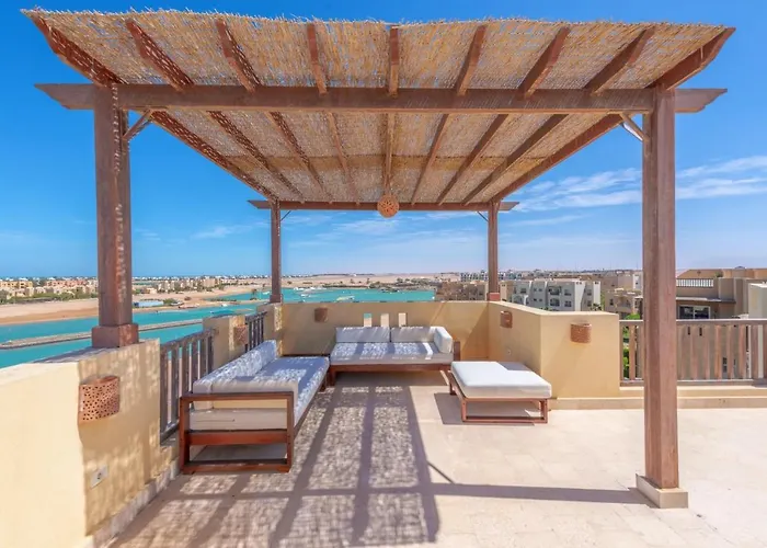 Sunny 2 Bedroom + Private Roof Terrace Lagoon View Apartman Gurdaka
