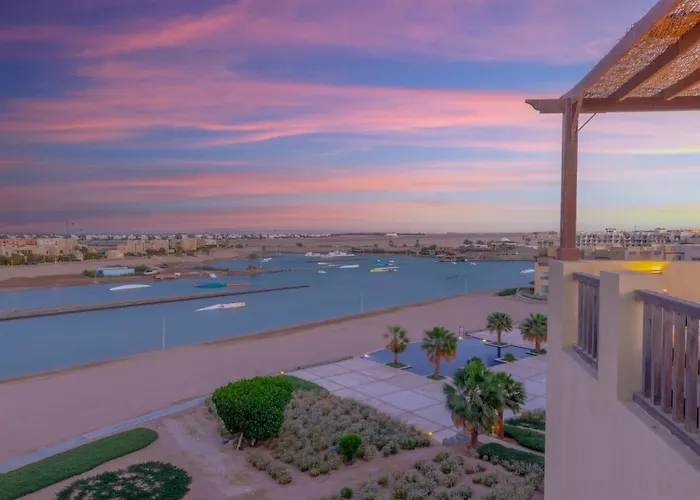 Sunny 2 Bedroom + Private Roof Terrace Lagoon View *