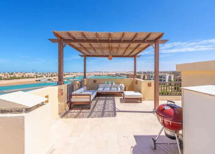 Sunny 2 Bedroom + Private Roof Terrace Lagoon View Apartman *